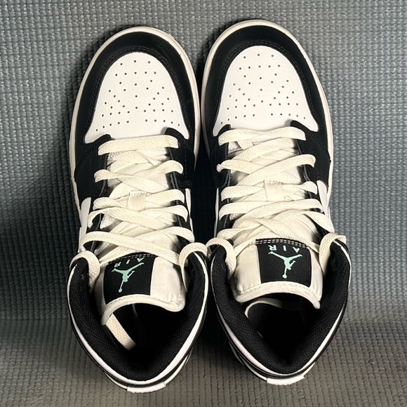 Nike Air Jordan 1 MID ‘White/Green Glow’ Sneakers Size 4.5Y Size 6 Women’s - Picture 6 of 11